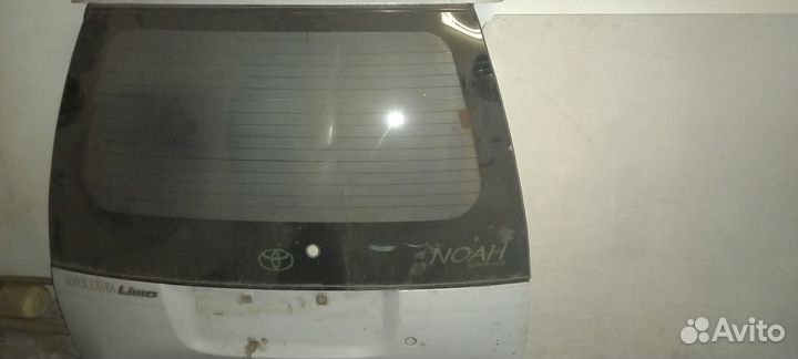 Дверь задняя toyota noah