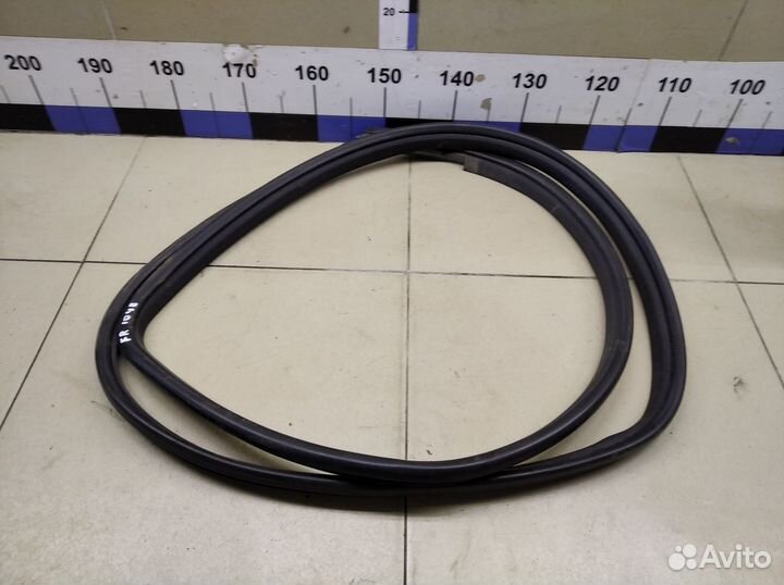 Уплотнитель (внутри) Corolla E15 2006-2013