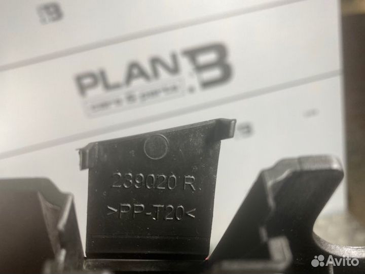 Крепление фары переднее правое Land Rover Range