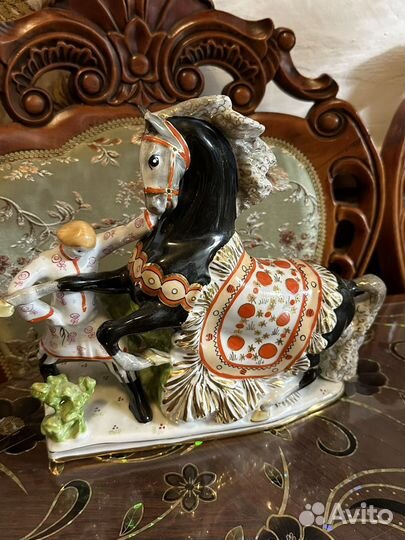 Фарфоровая скульптурная группа 