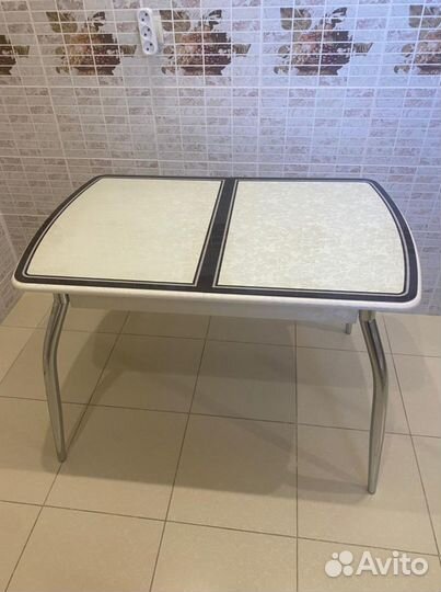 Кухонный стол