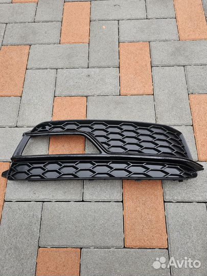 Решётка бампера дхо правая Audi 8T s line