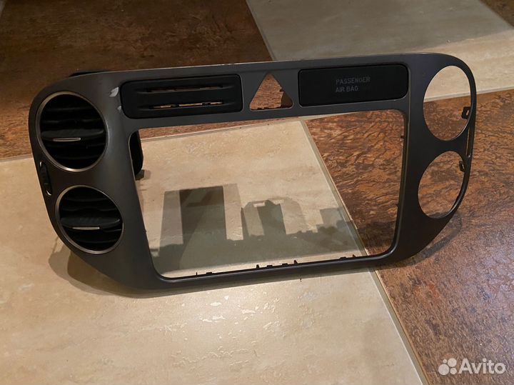 Рамка магнитолы Tiguan