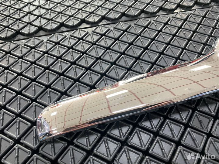 Накладка над номером багажника Toyota Corolla 2002