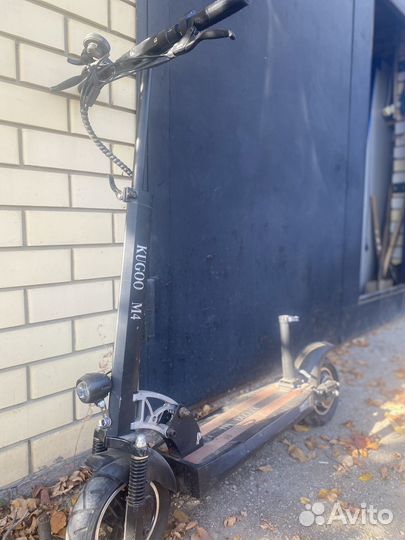 Продаю электро самокат Kugoo m4