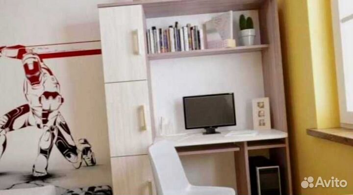 Рабочая зона в углу у окна