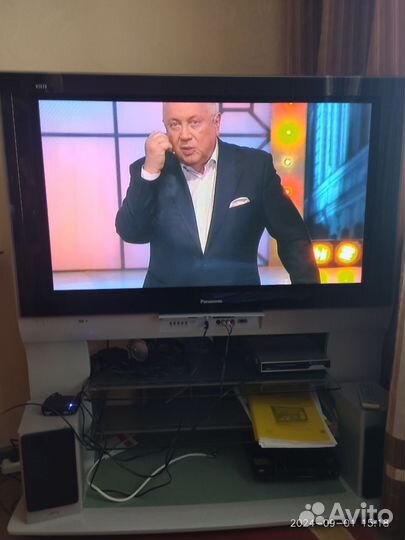 Телевизор Panasonic с тумбой
