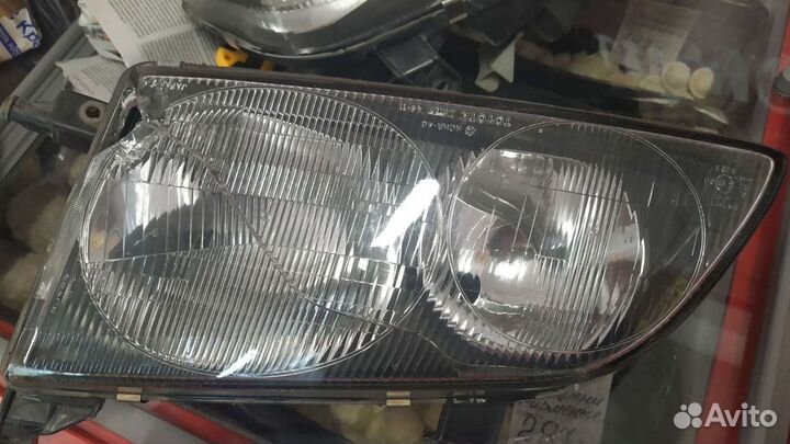 Фары Toyota ipsum