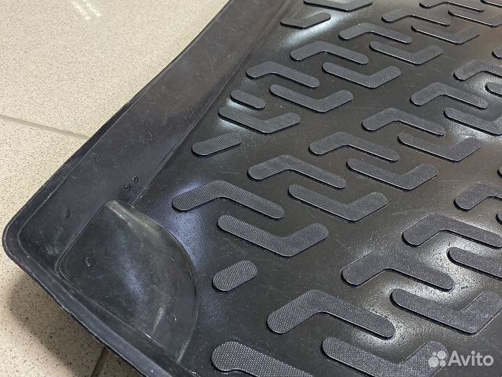 Коврик в багажникVW jetta C 2010 года