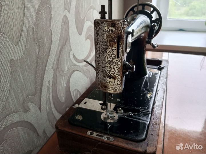Продам швейную машинку