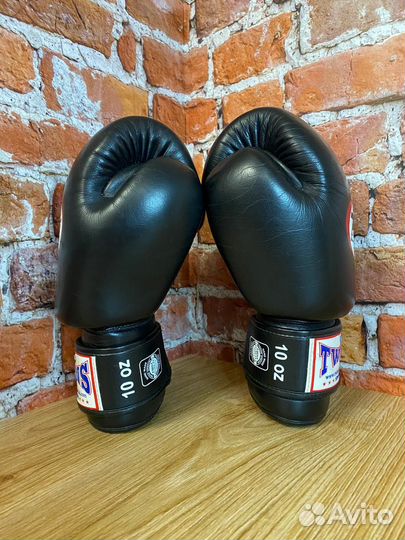 Боксерские перчатки twins special 10 oz