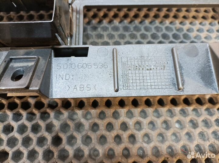 Рамка консоли салона верхняя Renault Premium