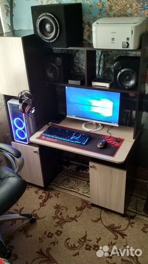 Письменный стол