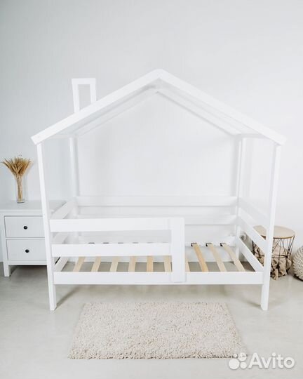 Детская кровать из массива