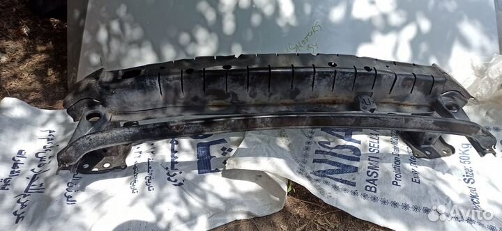 Усилитель перед. бампера VW Passat B7