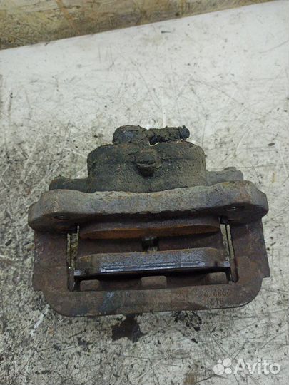 Тормозной суппорт передний левый Land Rover