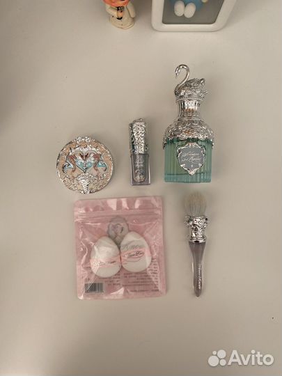 Косметика Flower Knows серии Swan Ballet