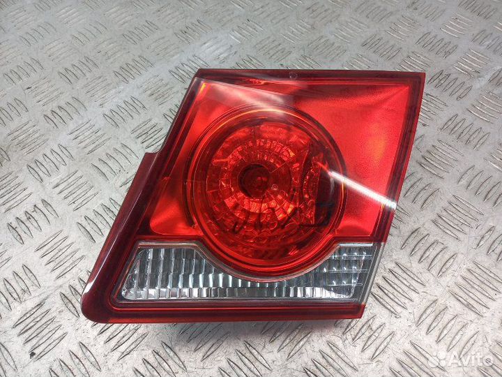 Фонарь задний внутренний правый Chevrolet Cruze 1