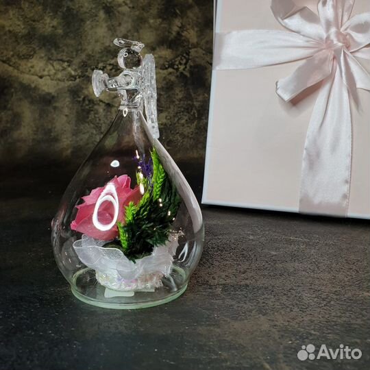 Ангел с живыми цветами