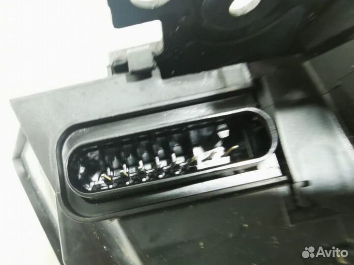 Замок двери задней правой Land Rover рест