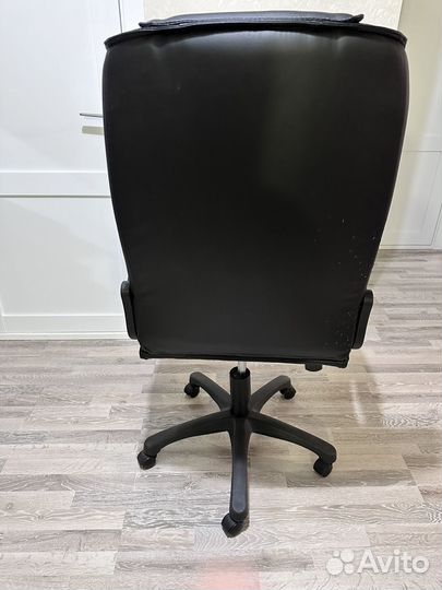 Офисное кресло руководителя бу