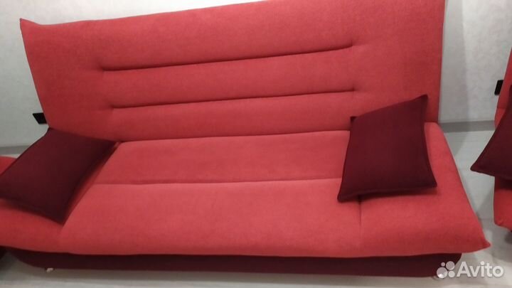 Диван раскладной с двумя креслами