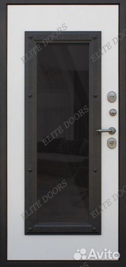 Уличная металлическая дверь со стеклом с решеткой