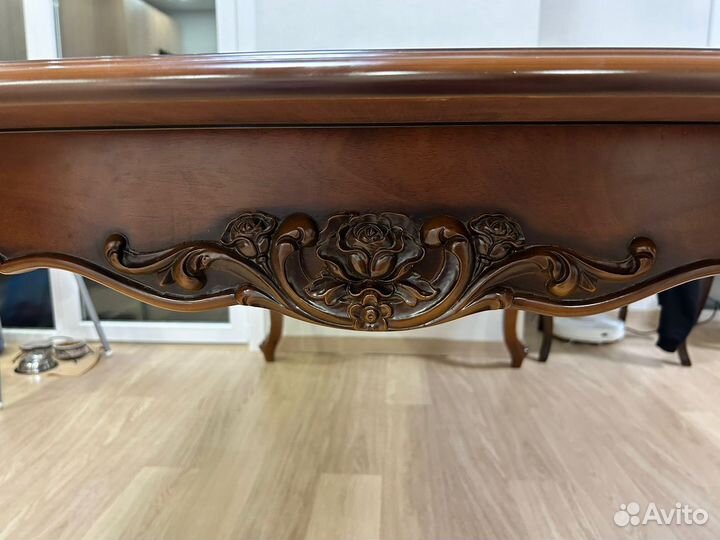 Стол обеденный