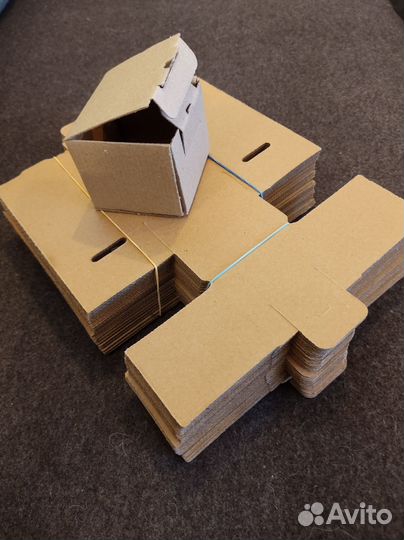 Коробка картонная самосборная