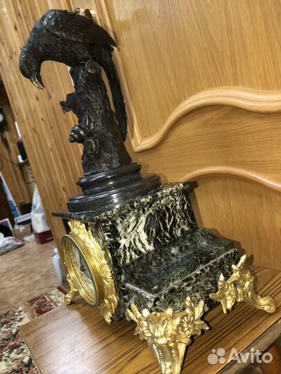 Часы настольные. Антикварные. Птица - Ворона