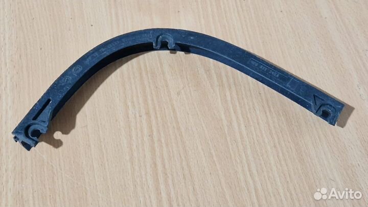 Уплотнитель дверного проема передний левый Audi A6