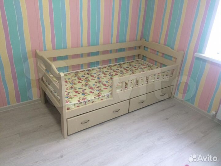 Кровать из массива детская