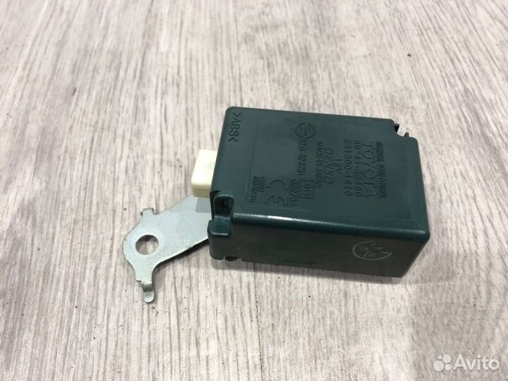 Блок управления центральным замком Toyota Camry