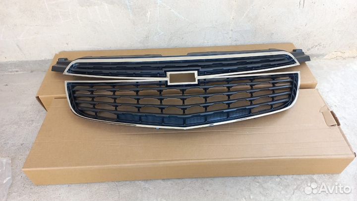 Решетка Chevrolet Cruze Верхняя 12-16 Рестайлинг