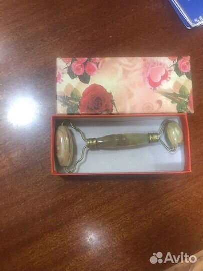 Ролик для массажа лица и декольте