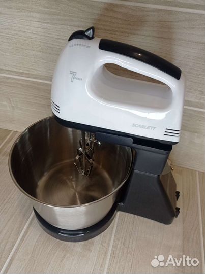 Миксер с чашей новый