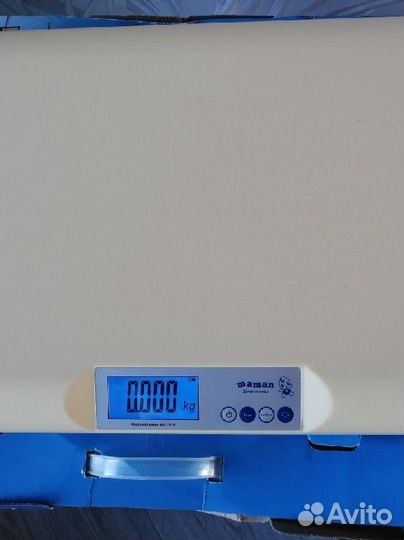 Детская кроватка с маятником и комодом