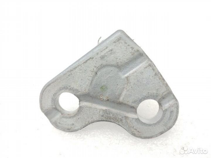 Петля двери передняя правая Land Rover Discovery 5