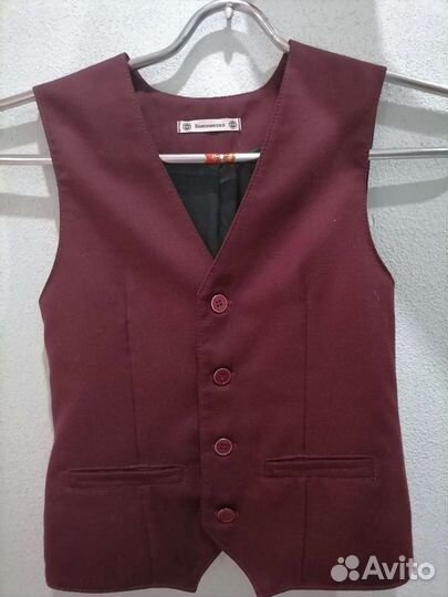 Бордовый жилет для мальчика 128