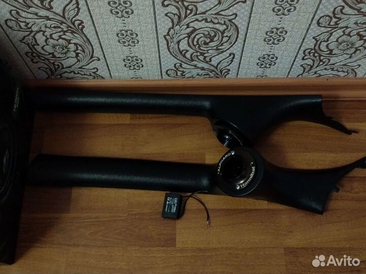 Стойки с рупорами на гранту