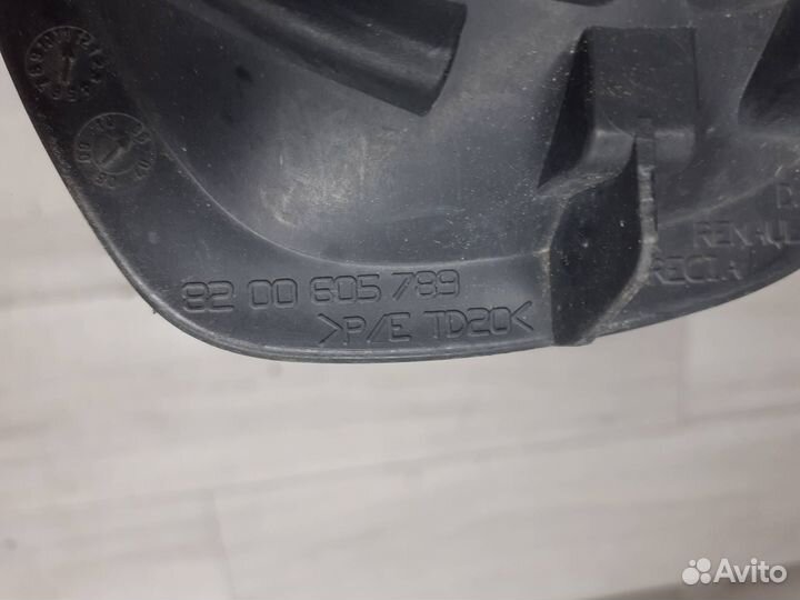 Кронштейн противотуманной фары Renault Sandero