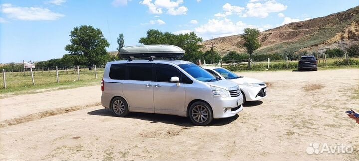 Toyota Noah 2.0 CVT, 2011, 250 000 км