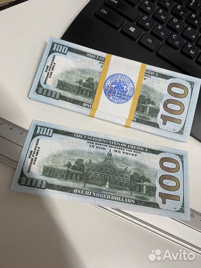 Пачка 100 долларов с печатью казначейства