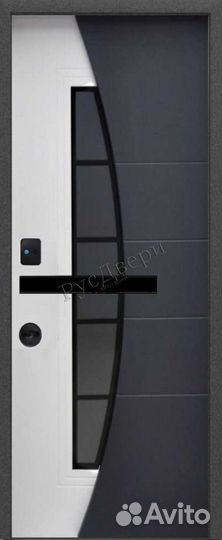 Входная дверь с горизонтальной ручкой