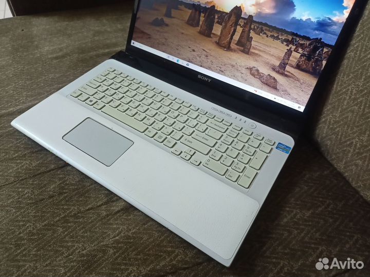 Sony 17.3/Intel core i3