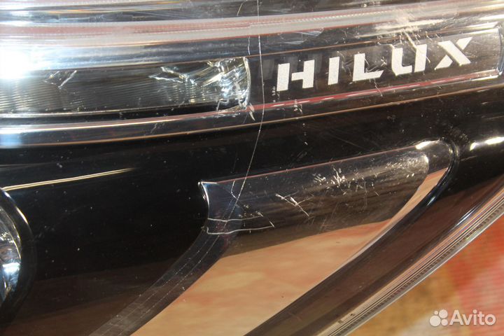 Фара левая Toyota Hilux Pick Up