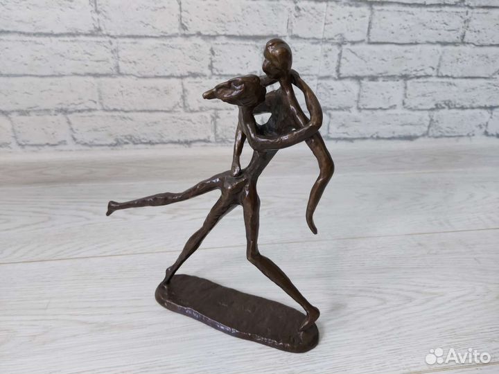 Статуэтка бронзовая