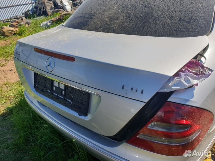Крышка багажника mercedes e w211 211 серебристая