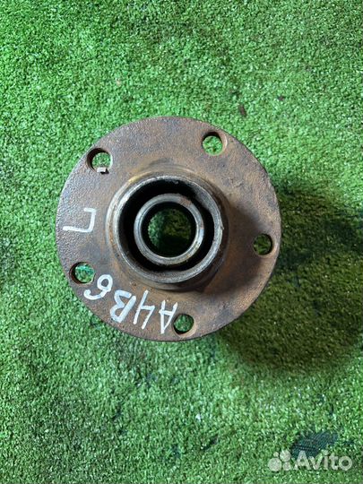 Ступица передняя левая Audi A4B6