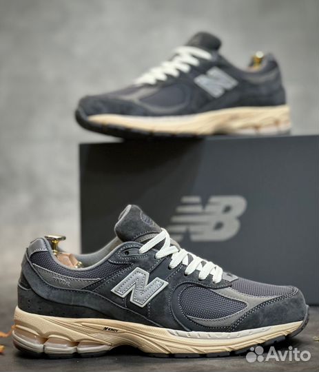 Комфортные New Balance 2002R кроссовки